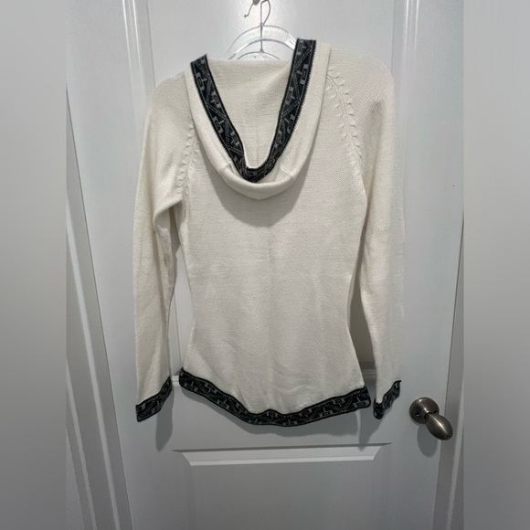 Handmade Alpaca Cream Sweater with Black Trim - Picture 5 of 16
